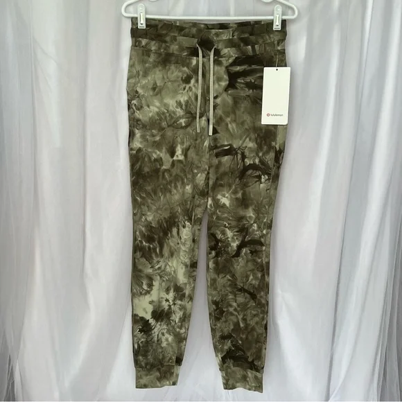 Lululemon High-Rise Jogger - Picture 5 of 8